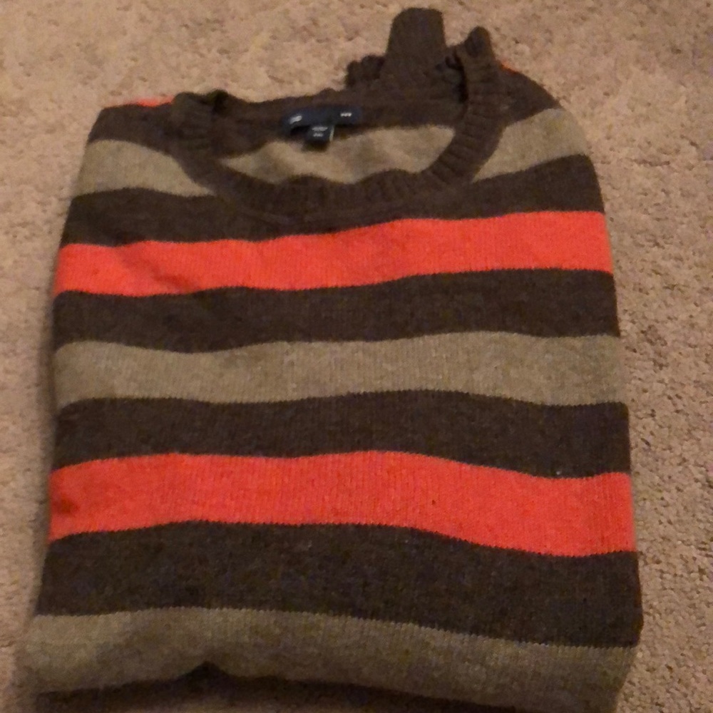 Gap sweater